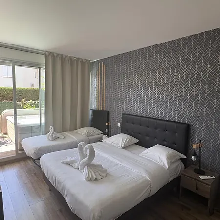 Hotel Sable Et Soleil - Port, Et Jacuzzi Prive Fréjus